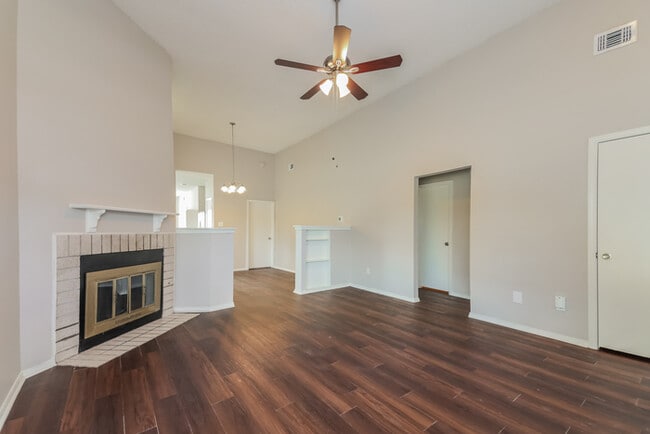 Photo - 600 Rancho Dr House