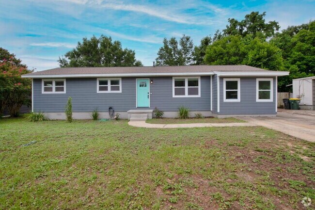 Building Photo - Charming 3-Bed home with 2.5 Baths in Fort...
