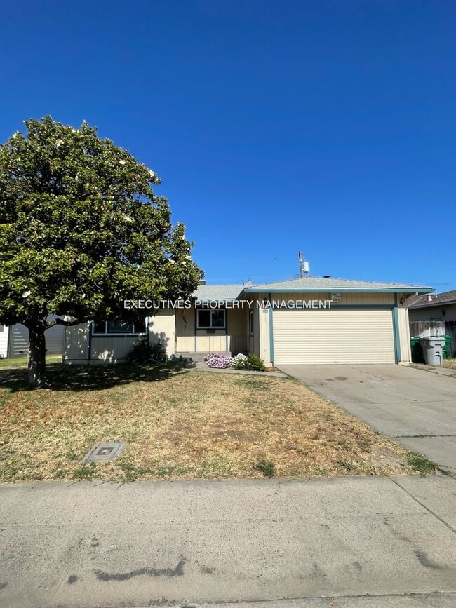 Photo - 1561 Austin St House