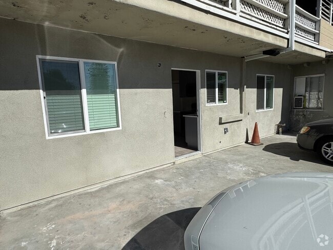 Building Photo - 921 E 6th St Unit 921 Rental