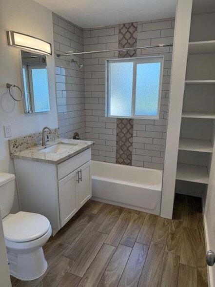 Photo - 2537 E Clarendon Ave Unidad 2