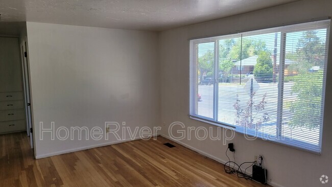 Building Photo - 801 S McClelland St Rental