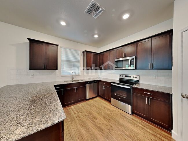 Photo - 670 W Laredo Ave