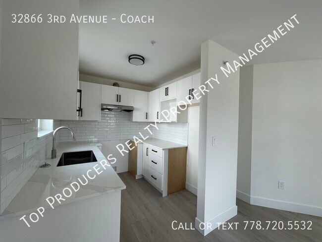 Building Photo - Brand New 1BR Coach House Unit Coach