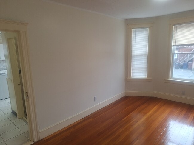 Photo - 2 Meader Rd Unit 1 b.r. apartment Everett