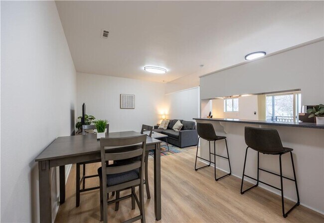 Photo - Trailways Square