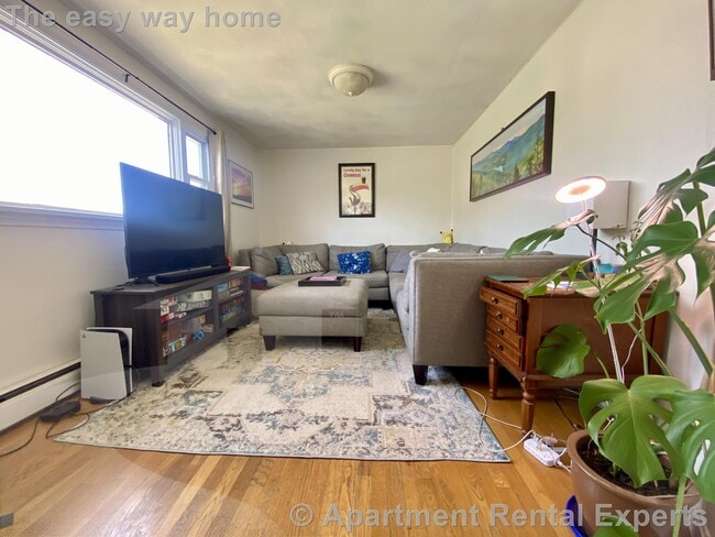 Building Photo - 87 Summer St Unit #3