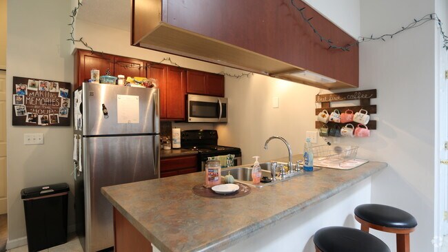 2BR, 1BA - 764-956 SF