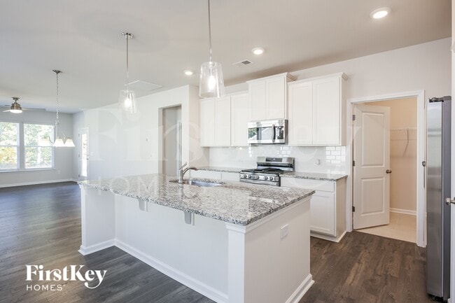 Photo - 534 Hillpark Ln
