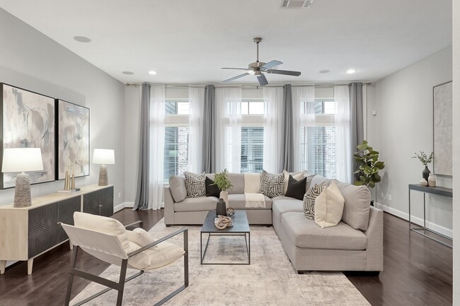 Photo - 351 W 26th St