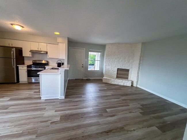 Photo - 9901 Roxanna Dr