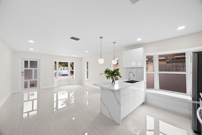 Photo - 5664 Boynton Crescent