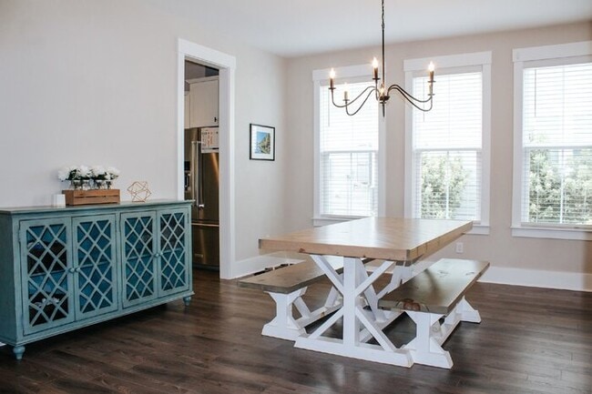 Photo - 393 Oak Park St