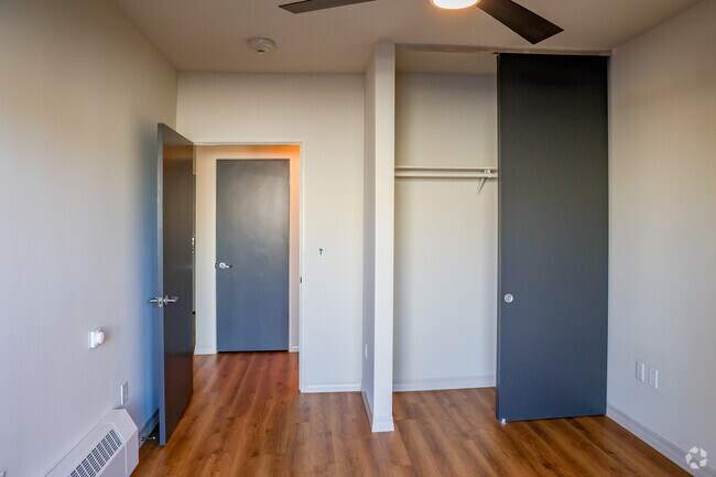 1BR, 1BA - 638SF