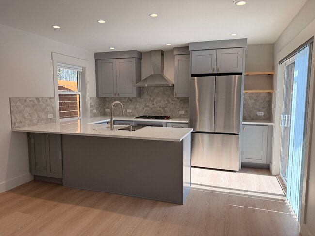 Full kitchen