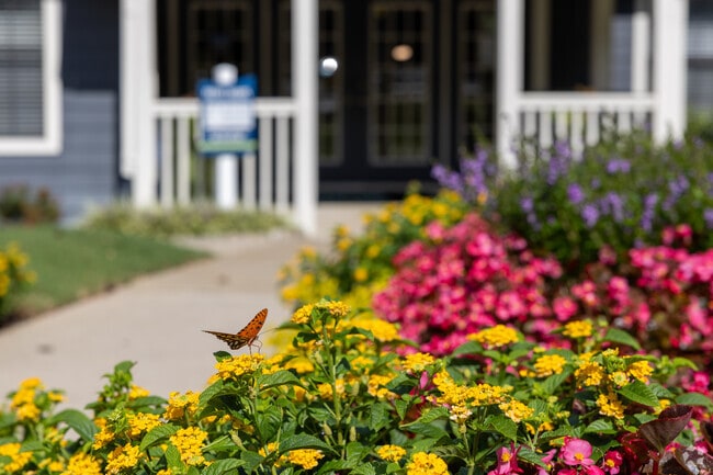 Leasing Office - Woodmere Trace