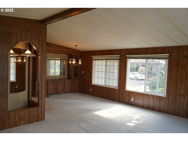 Photo - 485 Myeena Loop