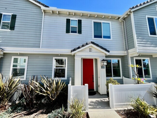 Building Photo - Updated 3BD 2.5BA Townhouse in Imperial Be...