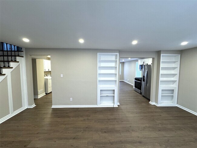 Photo - 608 Winston Dr