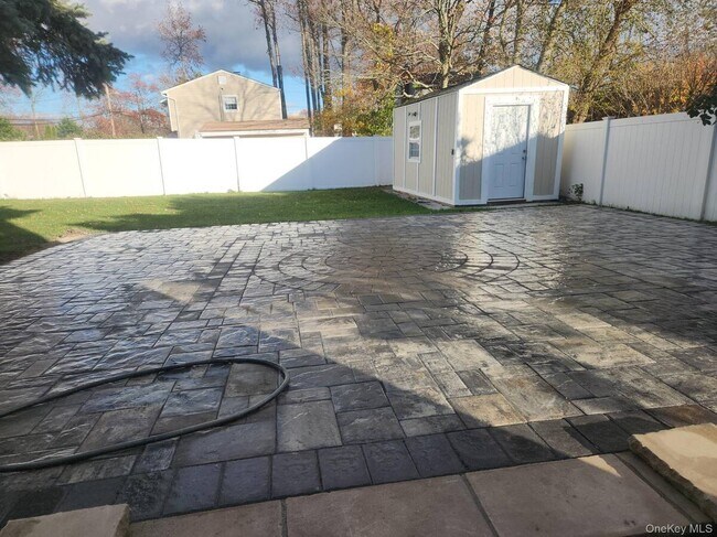 Photo - 147 Connetquot Rd