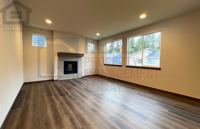 Photo - Stunning 5 Bedroom! Great Location!