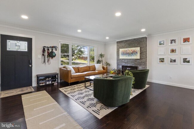 Photo - 8114 Drayton Ln