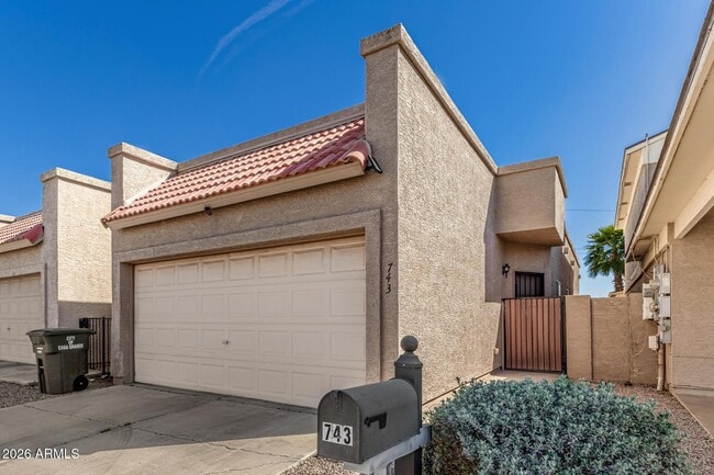 Building Photo - 743 E Pepper Dr