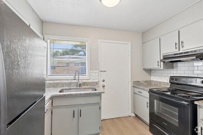 2BR, 1.5BA - 900SF - Kitchen