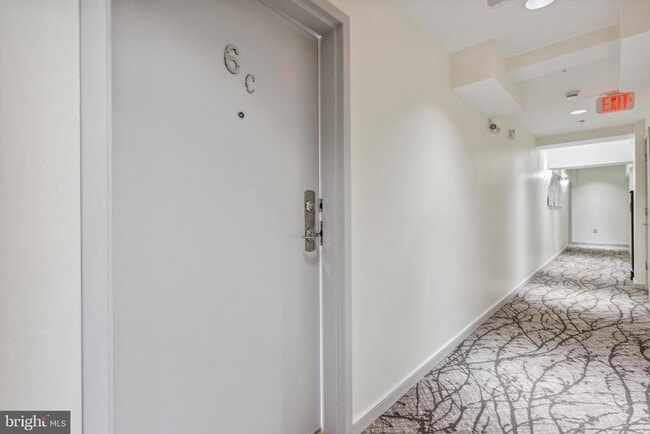 Building Photo - 815 King St Unit 6C