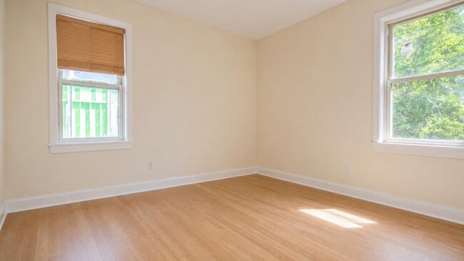 4763 N Manor Ave Unit 1