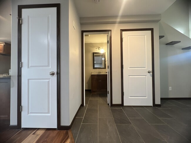 Photo - 6305 Saulk Trail