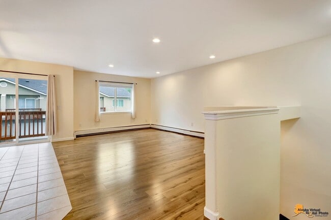 Photo - Modern 4-Bedroom Townhome in Desirable Sou...