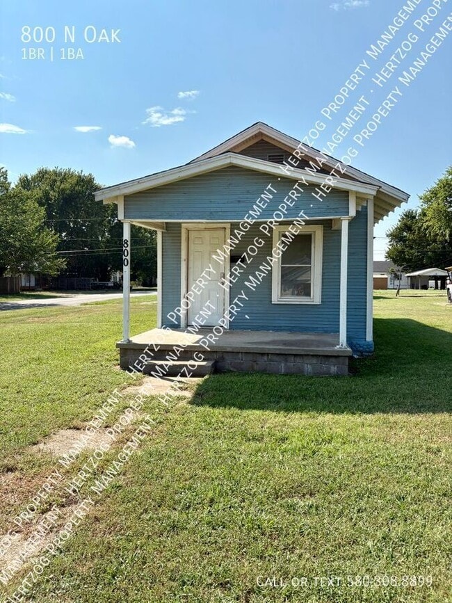 Building Photo - 800 N Oak- Rental