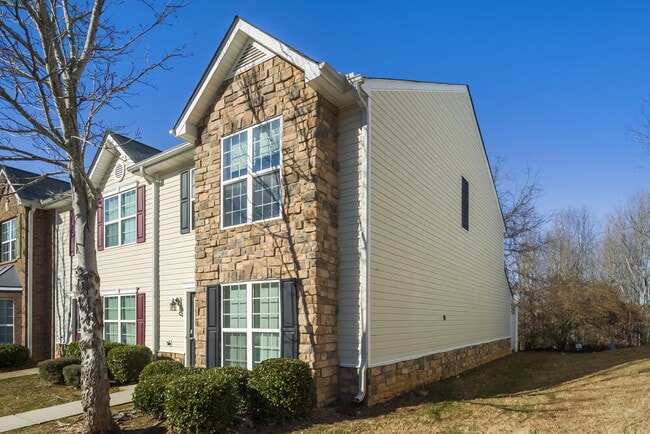 Photo - 1902 Grove Way