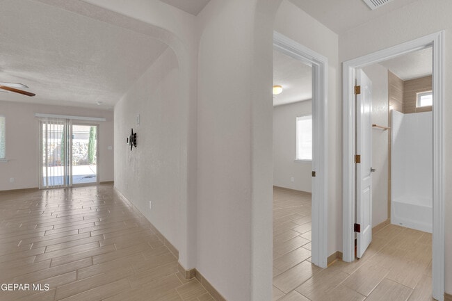 Photo - 803 Luisa St