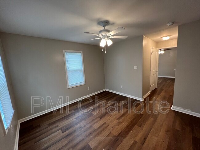 Photo - 623 W Iredell Ave