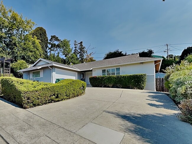 Building Photo - Fantastic 4/2 Home in El Sobrante