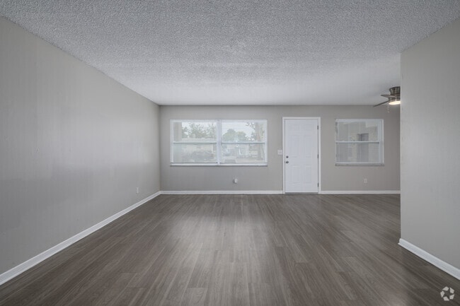 2BR, 1BA - 934SF - Living Room