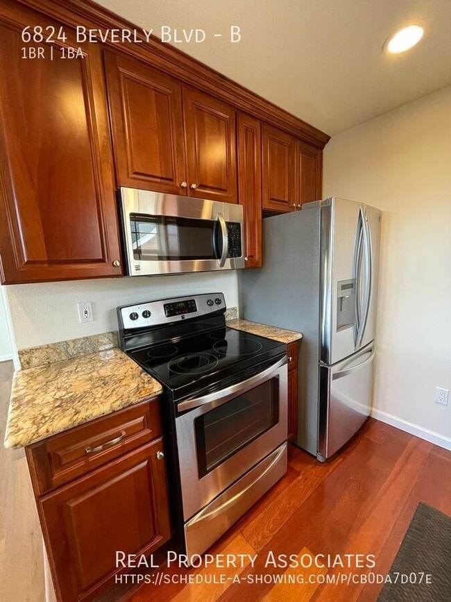 Move in Ready! W/D in unit! 1 parking spot! - Move in Ready! W/D in unit! 1 parking spot! House