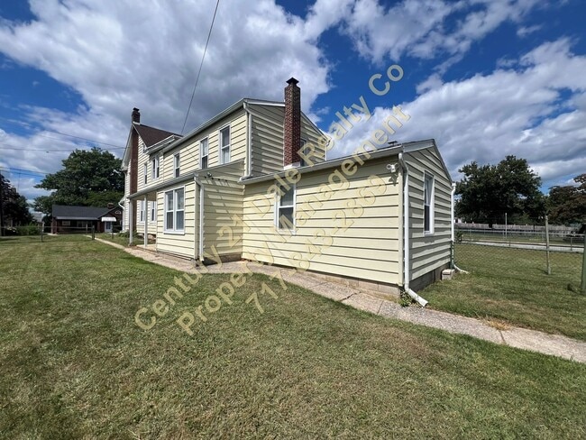 Building Photo - 1 Bedroom 1 Bath Home with a bonus room in... Unit B