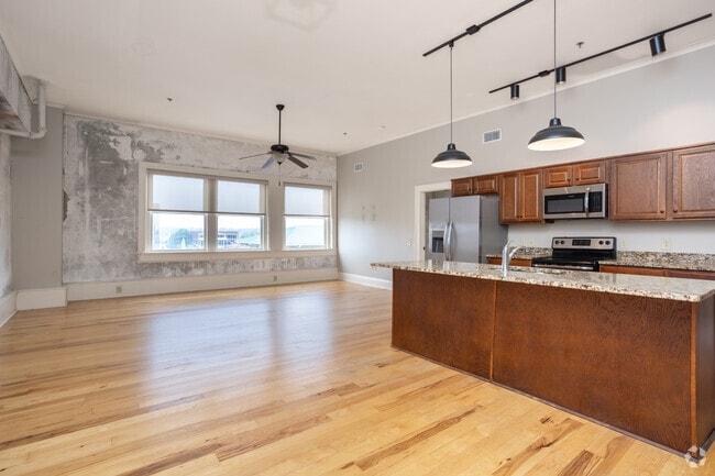 2BR, 2BA - 800SF - Kitchen/Living Room