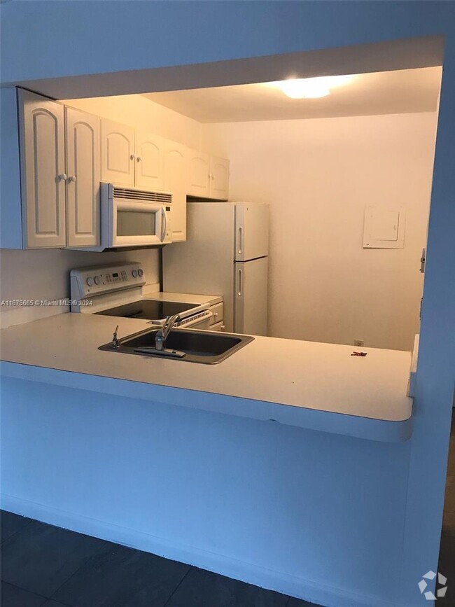 Building Photo - 1 bedroom in North Miami FL 33160 Rental