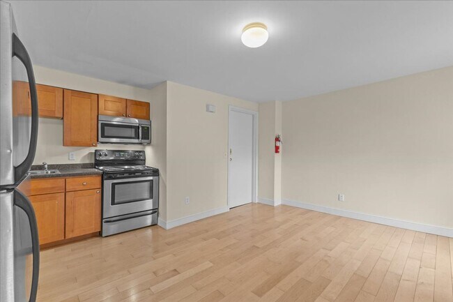 Photo - 141 Main St Unit APT 2