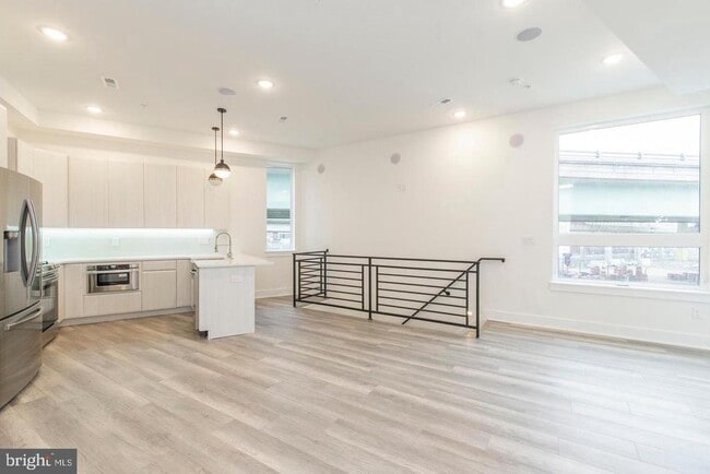 Photo - 90-94 E Laurel St Unit A