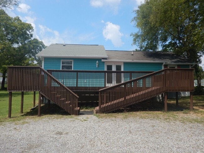 Photo - 3 Bedroom 2 Bath house on level lot. Pet Friendly