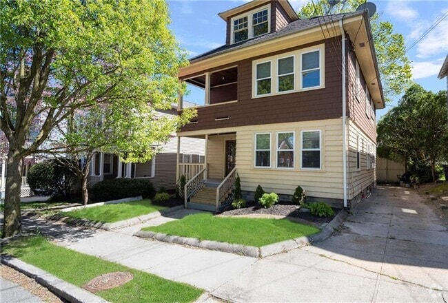 Building Photo - 97 11th St Unit 2 Rental