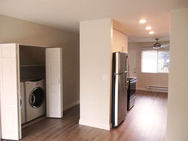 Full Size Washer/ Dryer