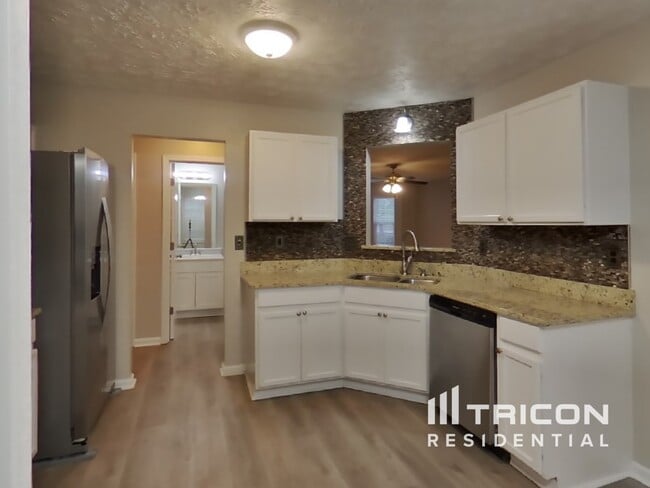 Photo - 2492 Feathertree Ln