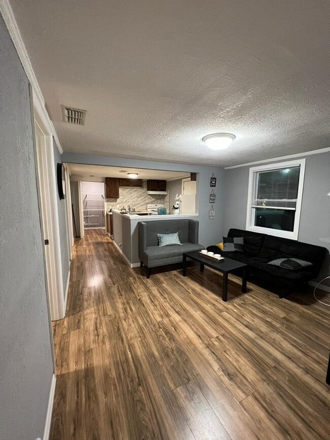 Photo - 115 W Crawford St