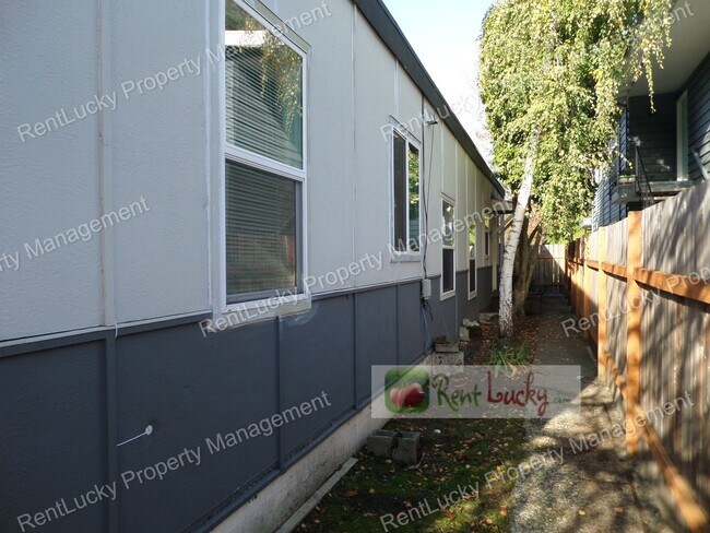 Photo - 2110-2116 NE 85th St Unit 2116